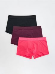 3 pack bokserek Classic - intensywny róż. Czerwone bokserki męskie Reserved, bez wzorów. W wyprzedaży za 55.99 zł.