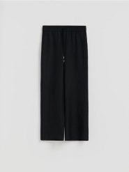 Luźne spodnie z lnem - czarny. Czarne spodnie materiałowe damskie Reserved, bez wzorów, z wiskozy. Za 129.99 zł.