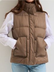 Pikowana kamizelka ze stójką - fioletowy. Fioletowe kamizelki damskie Sinsay, l. Za 69.99 zł.