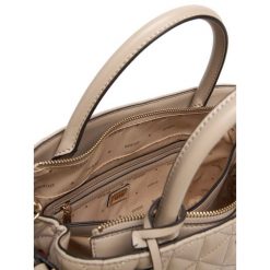 Torebka Guess. Brązowe torebki klasyczne damskie Guess, z aplikacjami, bez dodatków. Za 679.99 zł.