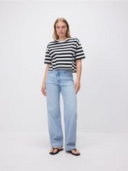 T-shirt boxy - wielobarwny. T-shirty damskie Reserved, l, bez wzorów, z bawełny, bez kołnierzyka. W wyprzedaży za 22.99 zł.
