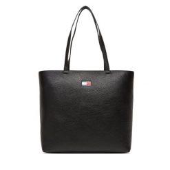 Torebka Tommy Jeans. Czarne torebki klasyczne damskie Tommy Jeans, bez wzorów, z jeansu, bez dodatków. Za 289.99 zł.