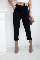 Spodnie Punto z ozdobnym kwiatem czarne. Czarne spodnie materiałowe damskie KESI, z aplikacjami, z bawełny, eleganckie, plus size. Za 184.01 zł.