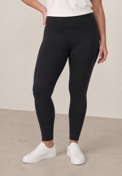 Czarne Gładkie Legginsy z Wysokim Stanem i Panelem Podkreślającym Talię Noseno. Czarne legginsy damskie Born2be, plus size, bez wzorów, z jeansu. Za 79.99 zł.