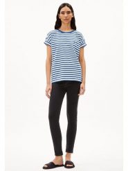 Armedangels Koszulka "Idaara" w kolorze niebiesko-białym rozmiar: L. Białe t-shirty damskie ARMEDANGELS, l, bez wzorów, z bawełny, bez kołnierzyka. Za 114.17 zł.