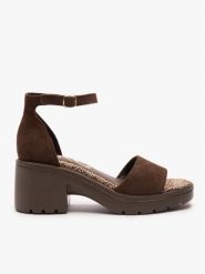 Ciemnobrązowe sandały na traperowym spodzie. Brązowe sandały damskie Ryłko, bez wzorów, ze skóry, bez obcasa, na platformie. Za 349.99 zł.