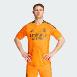 Koszulka Real Madrid 24/25 Away Authentic. Brązowe t-shirty sportowe męskie Adidas, xl, z materiału, bez ramiączek, do piłki nożnej. W wyprzedaży za 460.00 zł.