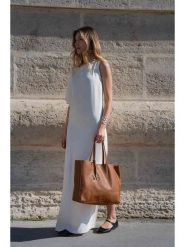 Maison héritage PARIS Skórzany shopper bag "Diccia" w kolorze karmelowym - 40 x 30 x 11 cm rozmiar: onesize. Brązowe shopper bag damskie maison héritage PARIS, bez wzorów, z materiału, na ramię, bez dodatków. Za 254.95 zł.
