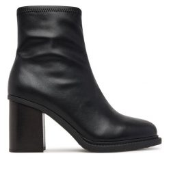 Botki Aldo. Czarne botki damskie Aldo, bez obcasa, na słupku, bez zapięcia. Za 489.99 zł.