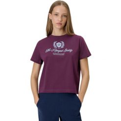 Koszulka damska 4F - krótki rękaw, dopasowany krój, miękki jersey. Czerwone t-shirty damskie 4f, s, bez wzorów, z bawełny, bez kołnierzyka. Za 59.99 zł.