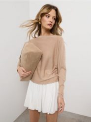 Sweter z domieszką wiskozy i metalizowaną nicią - złoty. Żółte swetry klasyczne damskie Sinsay, l, z wiskozy, bez kołnierzyka. Za 39.99 zł.