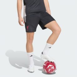 Szorty treningowe Liverpool FC 26/27 Tiro. Czarne szorty męskie Adidas, z dzianiny, bez kołnierzyka. Za 199.00 zł.