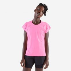 Koszulka do biegania damska Kiprun Run 900 Light. Czerwone t-shirty damskie KIPRUN, m, bez wzorów, z elastanu, bez kołnierzyka. W wyprzedaży za 89.99 zł.