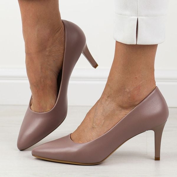 Lawendowe szpilki damskie Sergio Leone 1336. Fioletowe szpilki Sergio Leone, bez wzorów, ze skóry, bez obcasa. Za 169.00 zł.