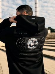 4F Bluza dresowa z bawełną organiczną męska 4F x Robert Lewandowski M. Czarne bluzy z kapturem męskie 4f, m, z bawełny. W wyprzedaży za 199.99 zł.