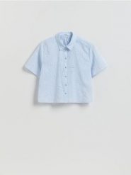 Ażurowa koszula - jasnoniebieski. Niebieskie koszule damskie Reserved, l, w ażurowe wzory, z bawełny, bez kołnierzyka, bez ramiączek. Za 109.99 zł.