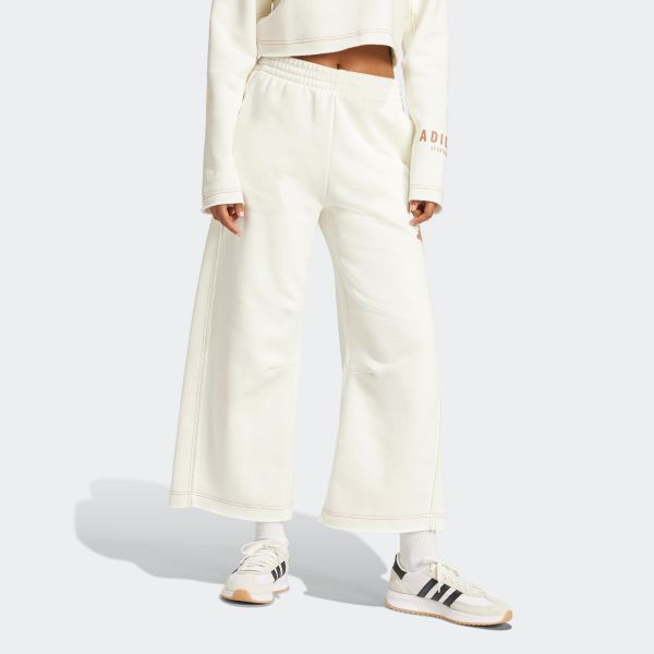 Spodnie damskie ADIDAS. Spodnie materiałowe damskie Adidas, bez wzorów, z bawełny. W wyprzedaży za 199.99 zł.