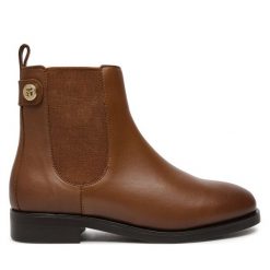 Sztyblety Tommy Hilfiger. Brązowe botki damskie Tommy Hilfiger, bez obcasa, na płaskiej podeszwie, bez zapięcia. Za 519.99 zł.