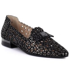Skórzane półbuty damskie ażurowe czarne Cambell 35307. Czarne półbuty damskie Cambell, w ażurowe wzory, ze skóry, bez obcasa. Za 199.99 zł.
