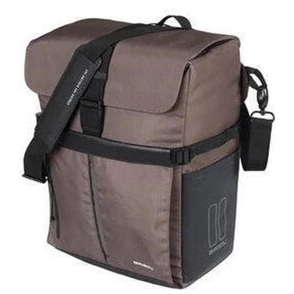 Basil Move MIK Studs torba rowerowa 15L. Brązowe torby na laptopa damskie BASIL, bez wzorów. Za 380.00 zł.