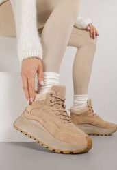 Jasnobrązowe Sneakersy Śniegowce Vices na Platformie Ozdobione Napisem i Futerkiem Lanite. Brązowe śniegowce damskie Renee, z jeansu. Za 109.99 zł.