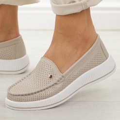 Beżowe ażurowe skórzane mokasyny damskie S.Barski 5980. Brązowe mokasyny damskie S.BARSKI, z jeansu. W wyprzedaży za 197.10 zł.