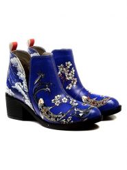 Goby Botki w kolorze niebieskim ze wzorem rozmiar: 40. Niebieskie botki damskie Goby, z materiału, bez obcasa, bez zapięcia. Za 347.99 zł.