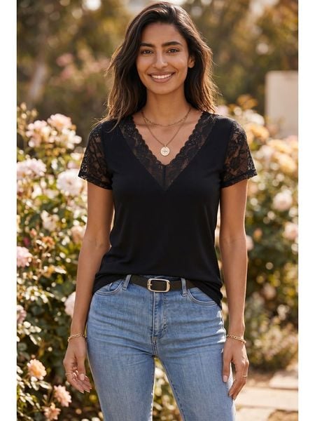 SOULSHAE Koszulka w kolorze czarnym rozmiar: L/XL. Czarne bluzki damskie SOULSHAE, l, bez wzorów, z koronki, bez kołnierzyka, bez ramiączek. Za 86.95 zł.