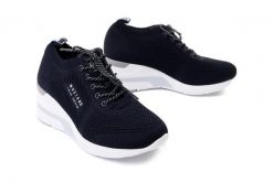 MUSTANG 46C0001 navy, półbuty/sneakersy damskie. Niebieskie półbuty damskie Mustang, bez wzorów, bez obcasa, na koturnie. Za 144.95 zł.
