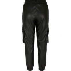Spodnie cargo similicuir cargo damskie Urban Classics. Czarne spodnie materiałowe damskie Urban Classics, bez wzorów, ze skóry, eleganckie. Za 206.95 zł.
