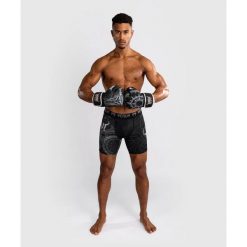Venum Spodenki Vale Tudo Gladiator 5.0 Czarno-srebrne. Czarne szorty męskie VENUM, bez wzorów, sportowe. Za 199.00 zł.