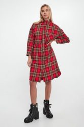 Sukienka koszulowa w kratkę Danny JOOP! JEANS. Sukienki damskie Joop! Jeans, s, bez wzorów, z jeansu, bez kołnierzyka, bez ramiączek, koszulowe. Za 919.00 zł.