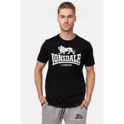 T-shirt o klasycznym kroju Lonsdale Logo. Czarne t-shirty męskie Lonsdale, bez wzorów, bez kołnierzyka. Za 109.00 zł.
