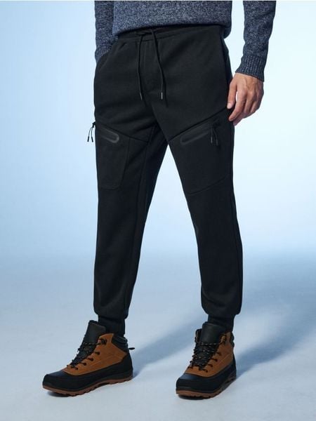 Spodnie dresowe jogger - czarny. Czarne spodnie sportowe męskie Sinsay, z dresówki. Za 39.99 zł.