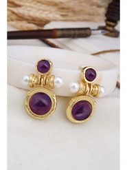 L'Atelier de Gaia Pozłacane kolczyki z perłami i ametystami rozmiar: onesize. Białe kolczyki damskie L'Atelier de Gaia, z ametystem, pozłacane. Za 122.09 zł.