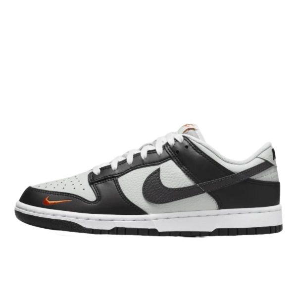 Buty do chodzenia męskie Nike Dunk Low. Czarne buty sportowe na co dzień męskie Nike, z materiału, bez zapięcia, trekkingowe. Za 1,054.12 zł.