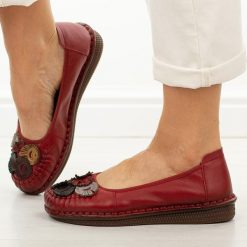 Czerwone skórzane półbuty damskie Potocki 15309. Czerwone półbuty damskie POTOCKI, bez wzorów, z jeansu, eleganckie, z okrągłym noskiem, bez obcasa, na płaskiej podeszwie. Za 219.00 zł.