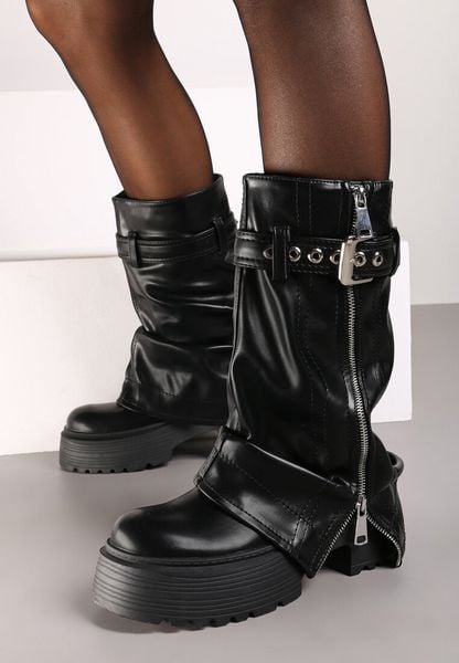 Czarne Botki na Grubej Podeszwie w Rockowym Stylu z Wywiniętą Cholewką Suwakiem Paskiem Merivette. Czarne botki damskie Born2be, z jeansu, eleganckie, bez obcasa, na płaskiej podeszwie, bez zapięcia. Za 199.99 zł.