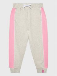 United Colors Of Benetton Spodnie dresowe 3J68CF030 Szary Relaxed Fit. Szare spodnie dziewczęce United Colors Of Benetton, z bawełny. Za 139.99 zł.