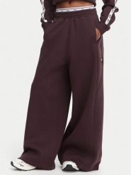 Reebok Spodnie dresowe Aleksandra RK25682CCW Brązowy ciemny Regular Fit. Brązowe spodnie dresowe damskie Reebok, s, bez wzorów, z dresówki. Za 259.99 zł.