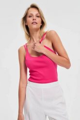 Bawełniany top fuksjowy. Topy damskie MOODO, s, bez wzorów, z bawełny, bez kołnierzyka. Za 29.99 zł.