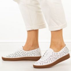 Białe skórzane półbuty damskie Filippo Dp6830/26. Białe półbuty damskie Filippo, bez wzorów, z jeansu, biznesowe, bez obcasa. Za 219.00 zł.