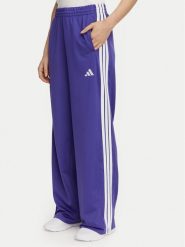 Adidas Spodnie dresowe Dayready KZ2514 Fioletowy Regular Fit. Fioletowe spodnie dresowe damskie Adidas, s, bez wzorów, z dresówki. Za 199.99 zł.