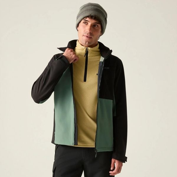 Męska kurtka Hewitts Softshell. Czarne kurtki męskie Regatta, m, bez wzorów, z materiału, z kapturem. Za 395.50 zł.