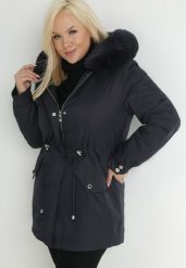 Granatowa Kurtka Parka Nylonowa Deseyi. Niebieskie kurtki damskie Born2be, plus size, bez wzorów, z futra. Za 119.99 zł.