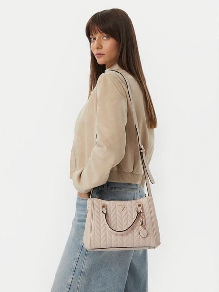 Guess Torebka Stacey HWGG97 41060 Kremowy. Białe torebki klasyczne damskie Guess, z aplikacjami, ze skóry, bez dodatków. Za 567.99 zł.