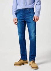 WRANGLER MĘSKIE SPODNIE JEANSOWE WRANGLER GREENSBORO BLUE JAM 112357412. Niebieskie spodnie materiałowe męskie Wrangler, bez wzorów, z jeansu. Za 209.99 zł.