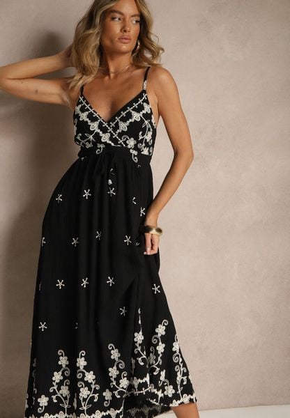 Czarna Wiskozowa Sukienka z Kopertowym Dekoltem i Haftami Sarondra. Czarne sukienki damskie Renee, na co dzień, na lato, m, bez wzorów, z wiskozy, eleganckie, bez kołnierzyka, bez ramiączek, maxi, kopertowe. Za 129.99 zł.