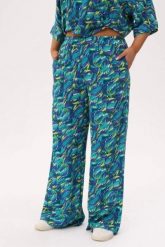 Spodnie "tropikalna energia" z kompletu Riva - wakacyjny styl, wygoda i lekkość PLUS SIZE XXL OVERSIZE. Spodnie materiałowe damskie Moda Size Plus Iwanek, bez wzorów, z jeansu, biznesowe, z podwyższonym stanem, plus size. W wyprzedaży za 164.90 zł.