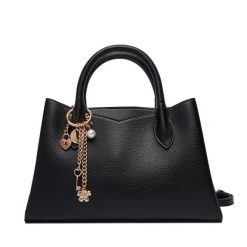 Torebka Aldo. Czarne torebki klasyczne damskie Aldo, bez wzorów, bez dodatków. Za 239.99 zł.